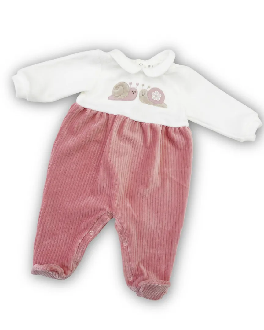 Tutina intera Lalalù per neonata in ciniglia, bicolore Rosa e Bianco. Presenta una sezione a coste e un ricamo di due lumache.