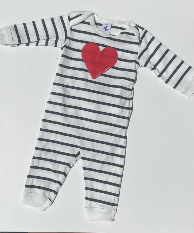 Tutina in cotone a righe con stampa cuore Petit Bateau per neonato