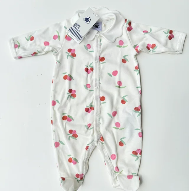Tutina in cotone Petit Bateau per neonata con fantasia ciliegie