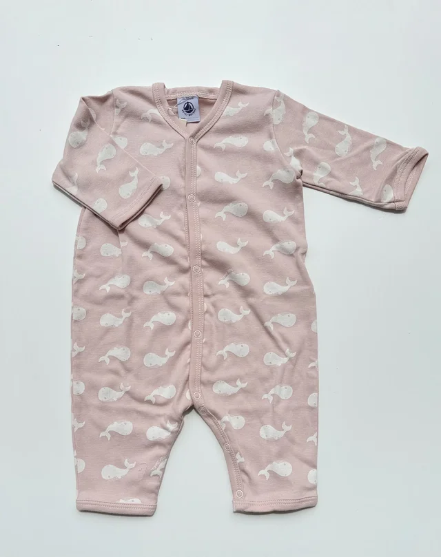 Tutina in cotone rosa Petit Bateau per neonata con fantasia balene